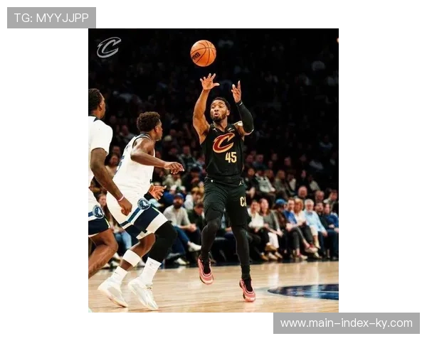 骑士近15场进攻效率119.4高居榜首，加兰米切尔后场双枪火力全开